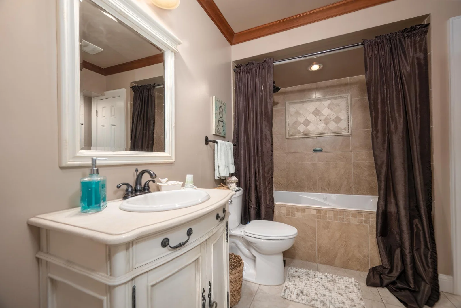 Lower Level Bath