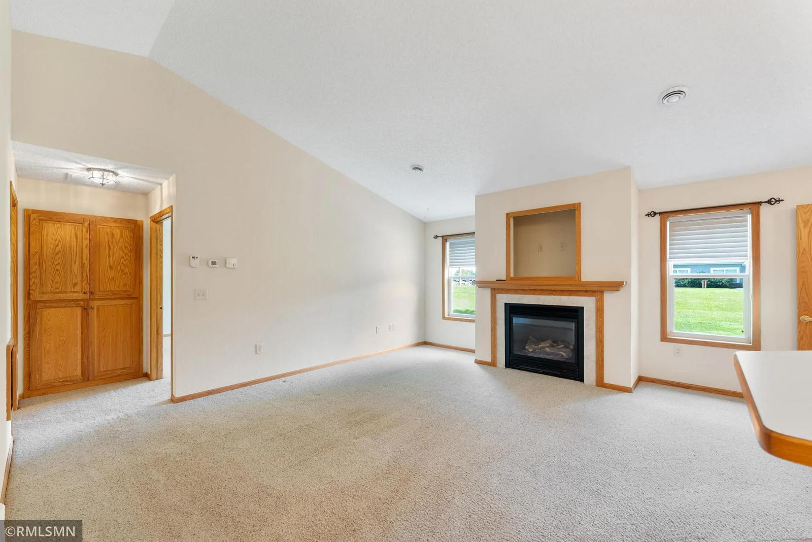 Living Room W/fireplace