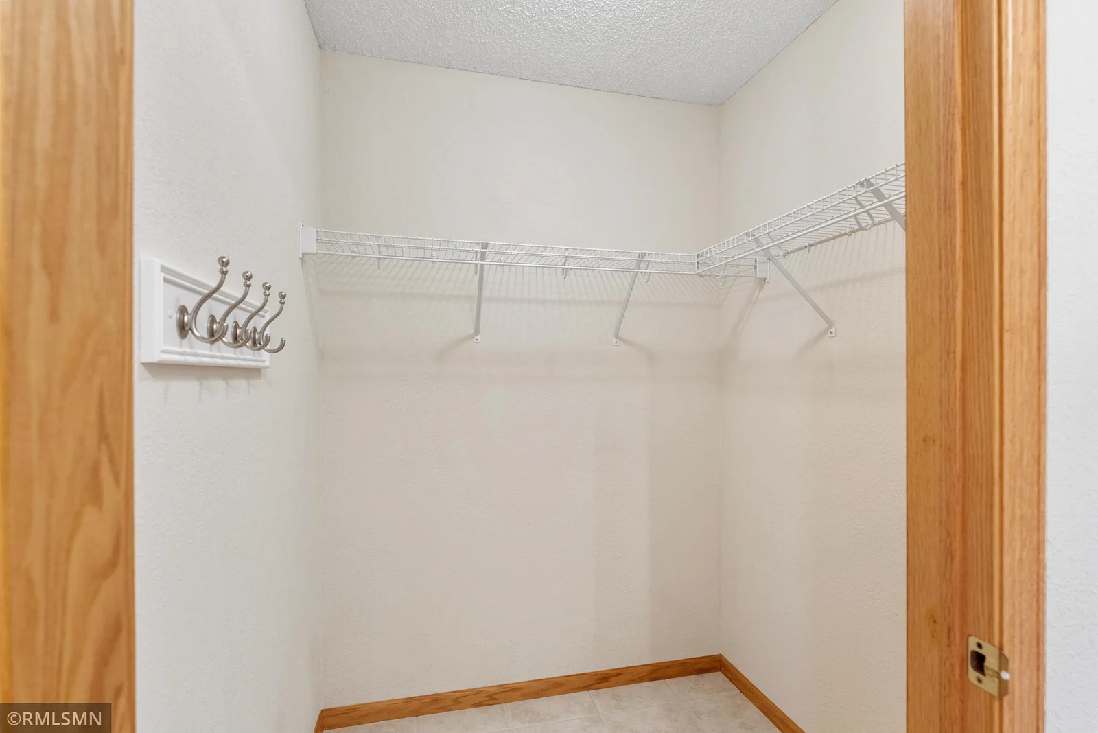 Bed 1 walk-in closet