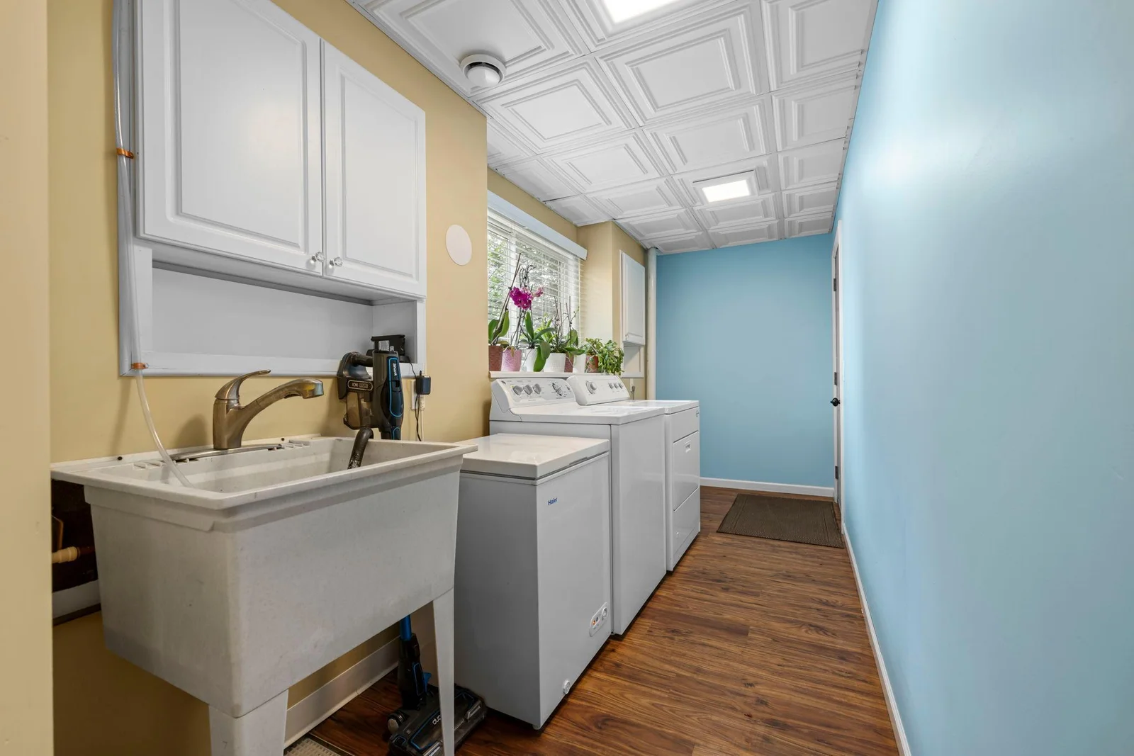 44-web-or-mls-1110 Boone Ave N-152.jpg