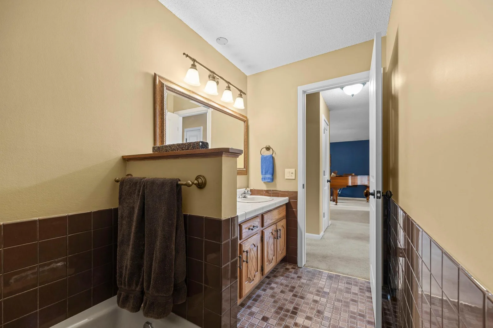 30-web-or-mls-1110 Boone Ave N-62.jpg