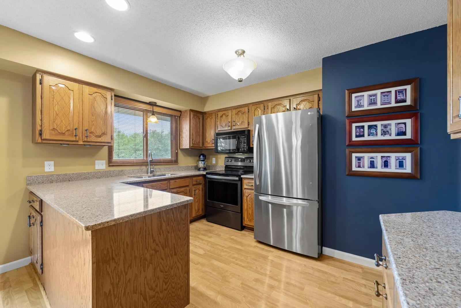 20-web-or-mls-1110 Boone Ave N-95.jpg