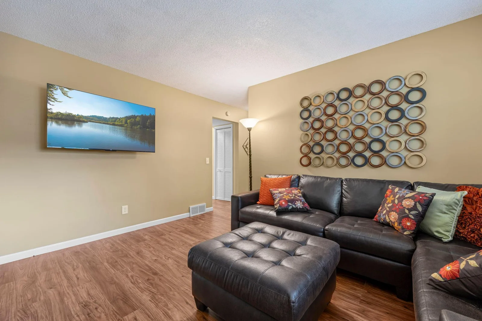 36-web-or-mls-1110 Boone Ave N-128.jpg
