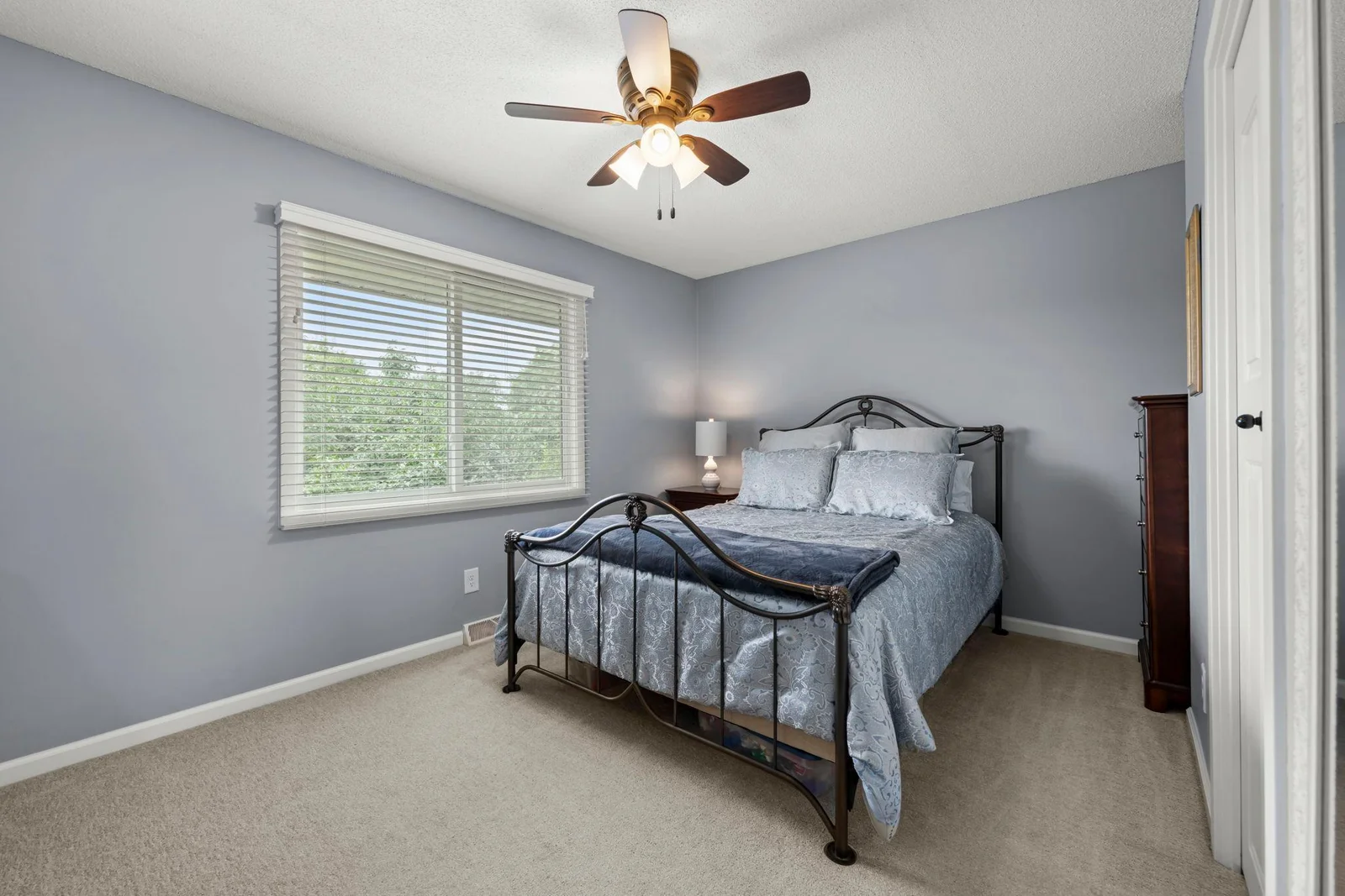 27-web-or-mls-1110 Boone Ave N-50.jpg