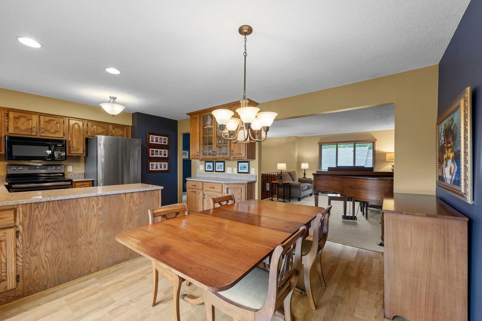 18-web-or-mls-1110 Boone Ave N-89.jpg