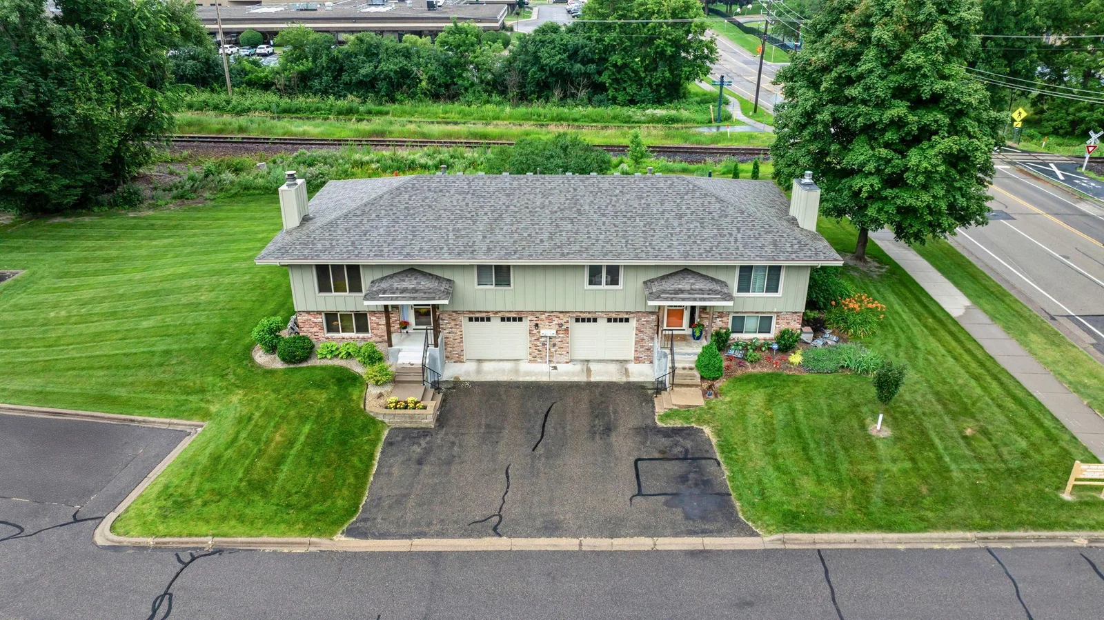 56a-web-or-mls-1110 Boone Ave N-13.jpg