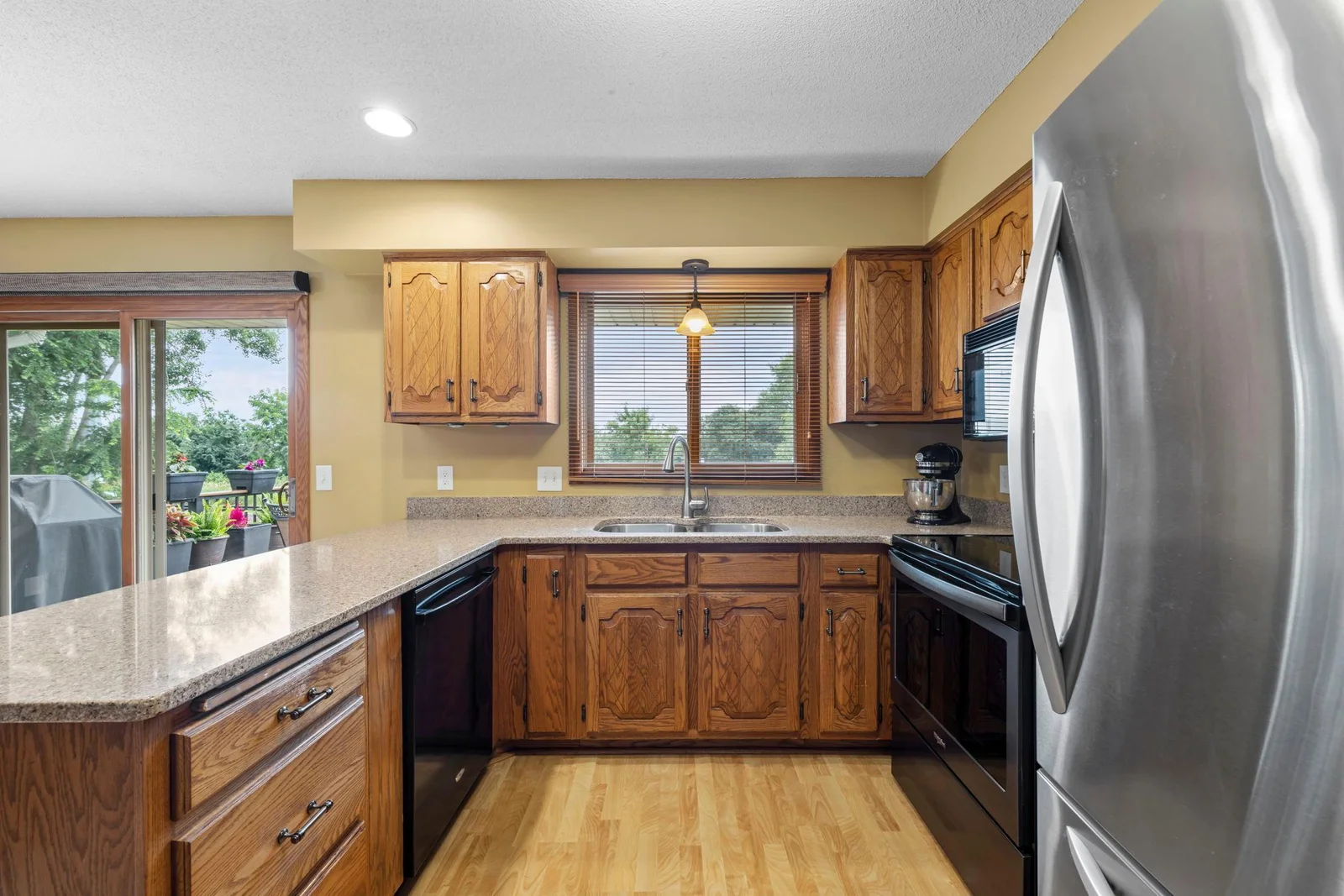 21-web-or-mls-1110 Boone Ave N-98.jpg