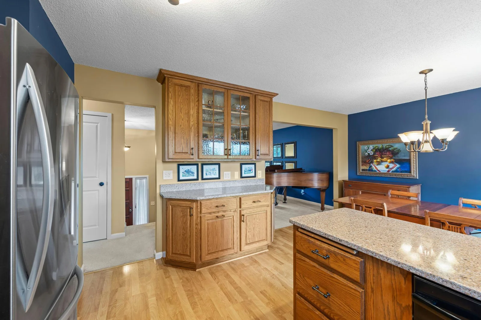 25-web-or-mls-1110 Boone Ave N-111.jpg
