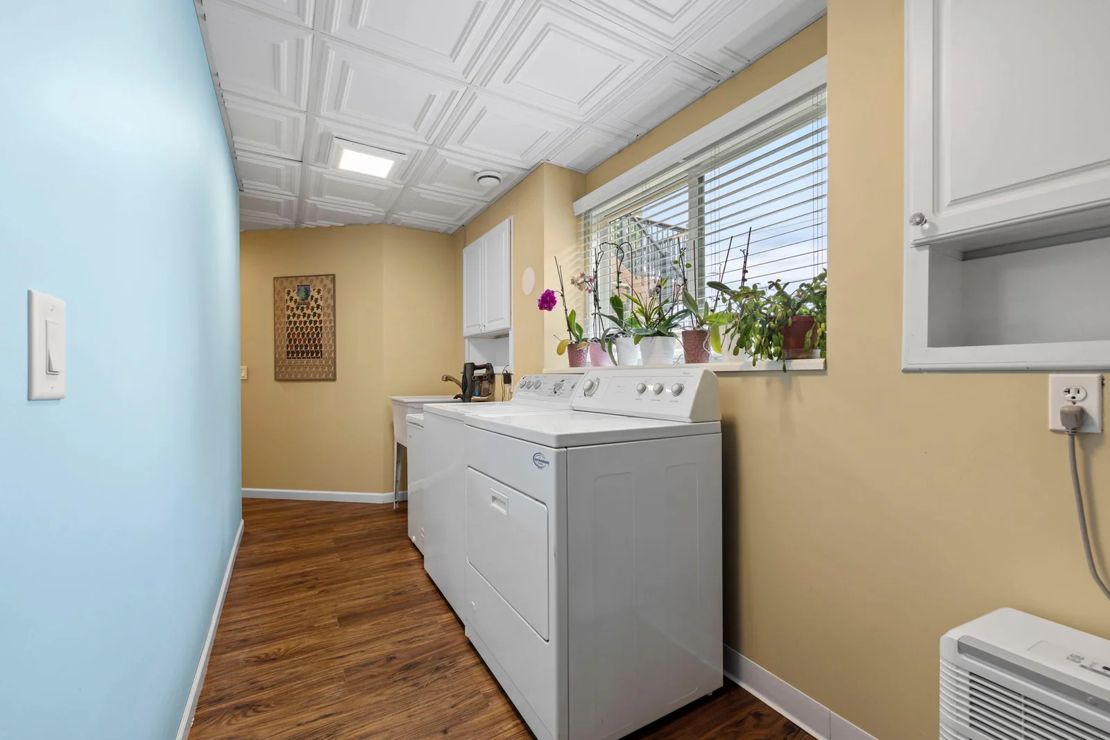 45-web-or-mls-1110 Boone Ave N-155.jpg