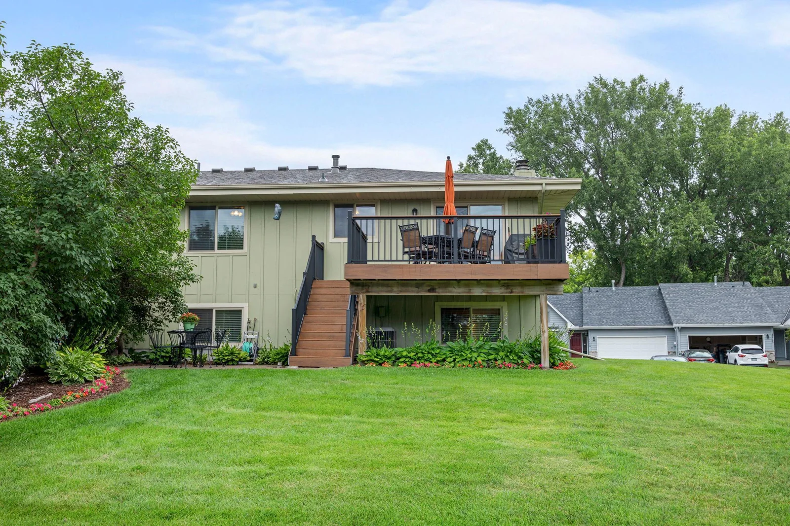 51-web-or-mls-1110 Boone Ave N-38.jpg