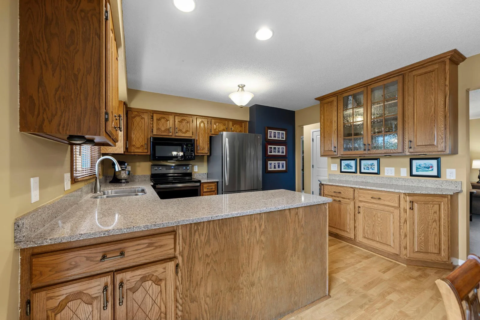 19-web-or-mls-1110 Boone Ave N-92.jpg
