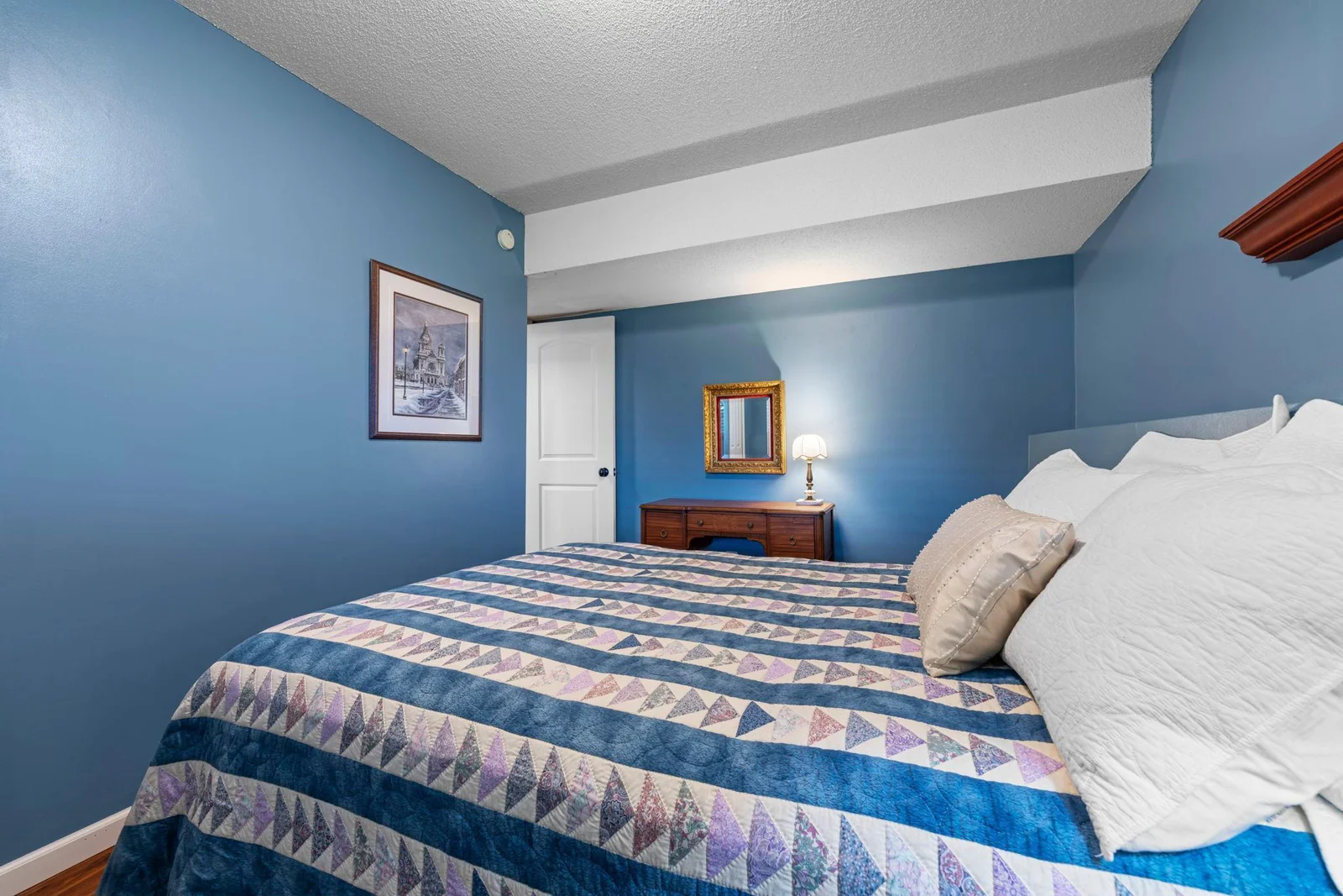 40-web-or-mls-1110 Boone Ave N-140.jpg