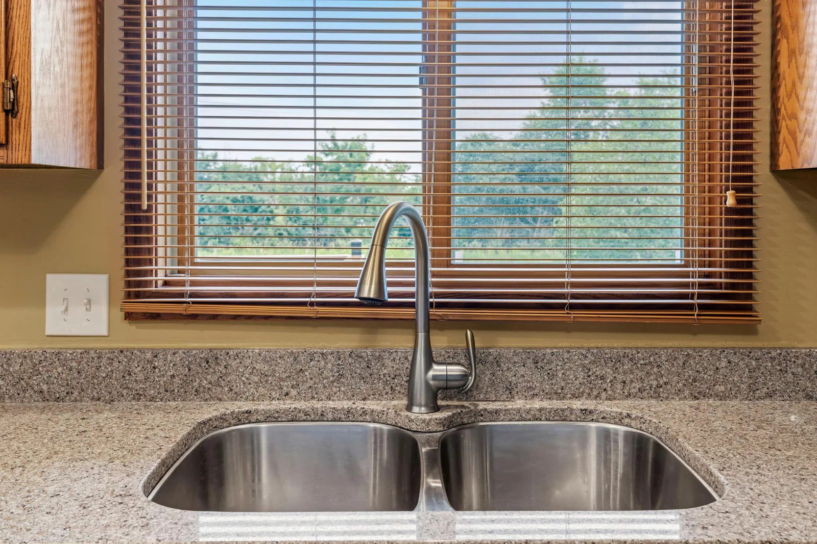 23-web-or-mls-1110 Boone Ave N-105.jpg