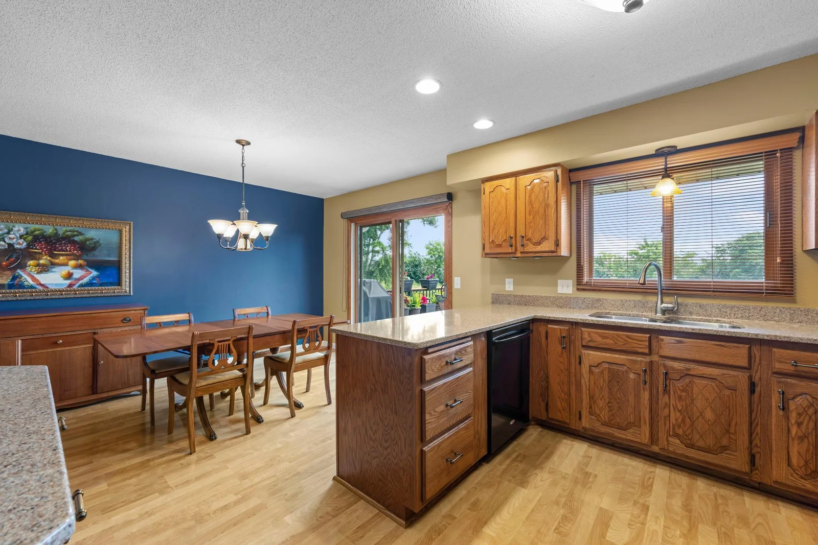 22-web-or-mls-1110 Boone Ave N-101.jpg