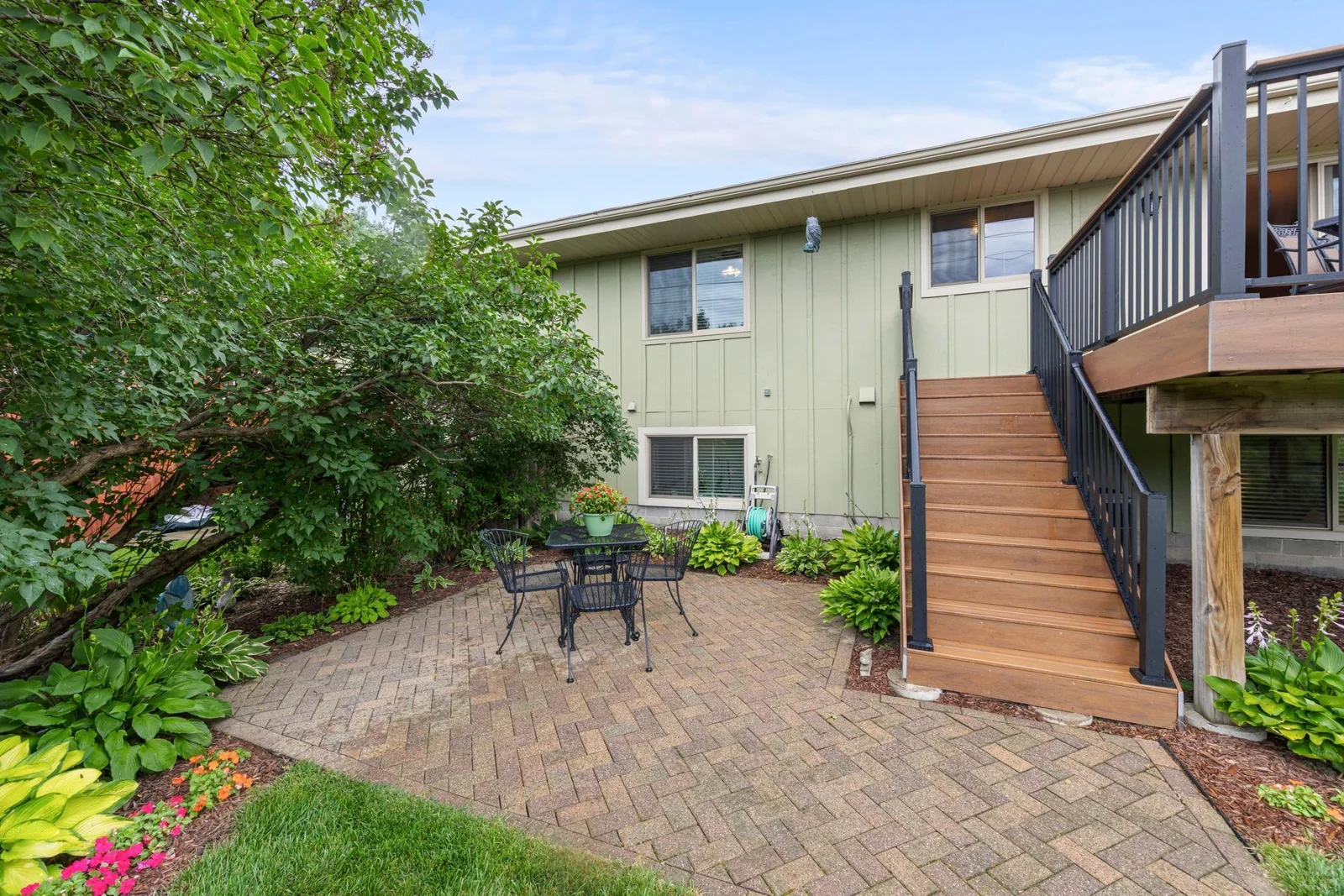 49-web-or-mls-1110 Boone Ave N-44.jpg