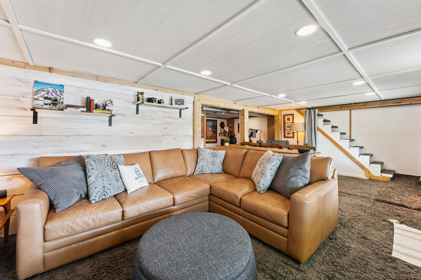 Adequate space for guests to hang out.