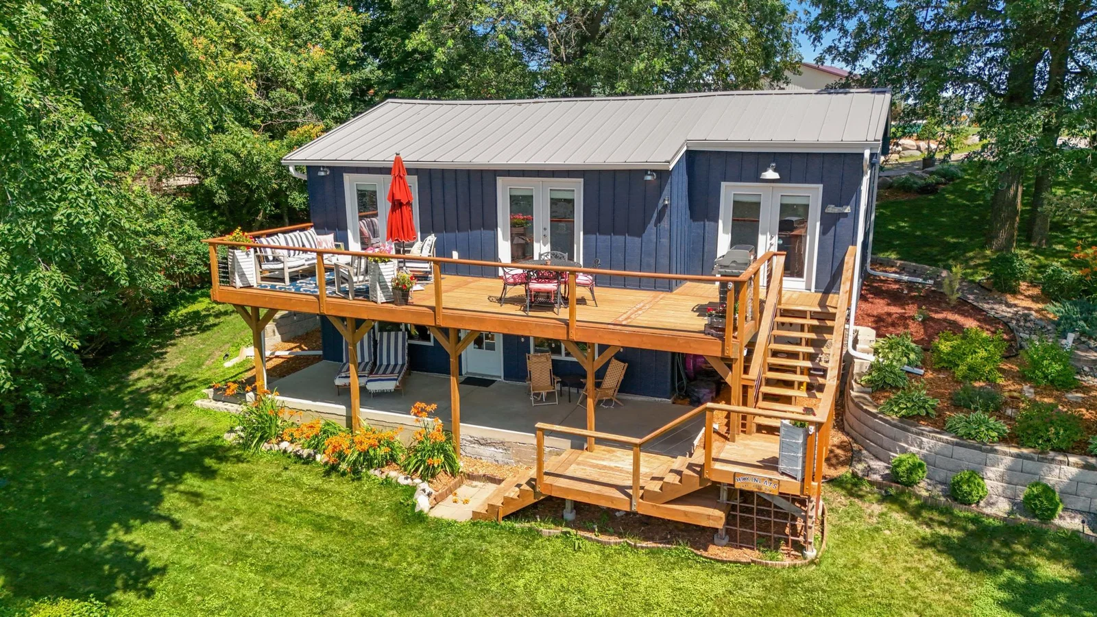 Lots of wonderful lakeside living spaces