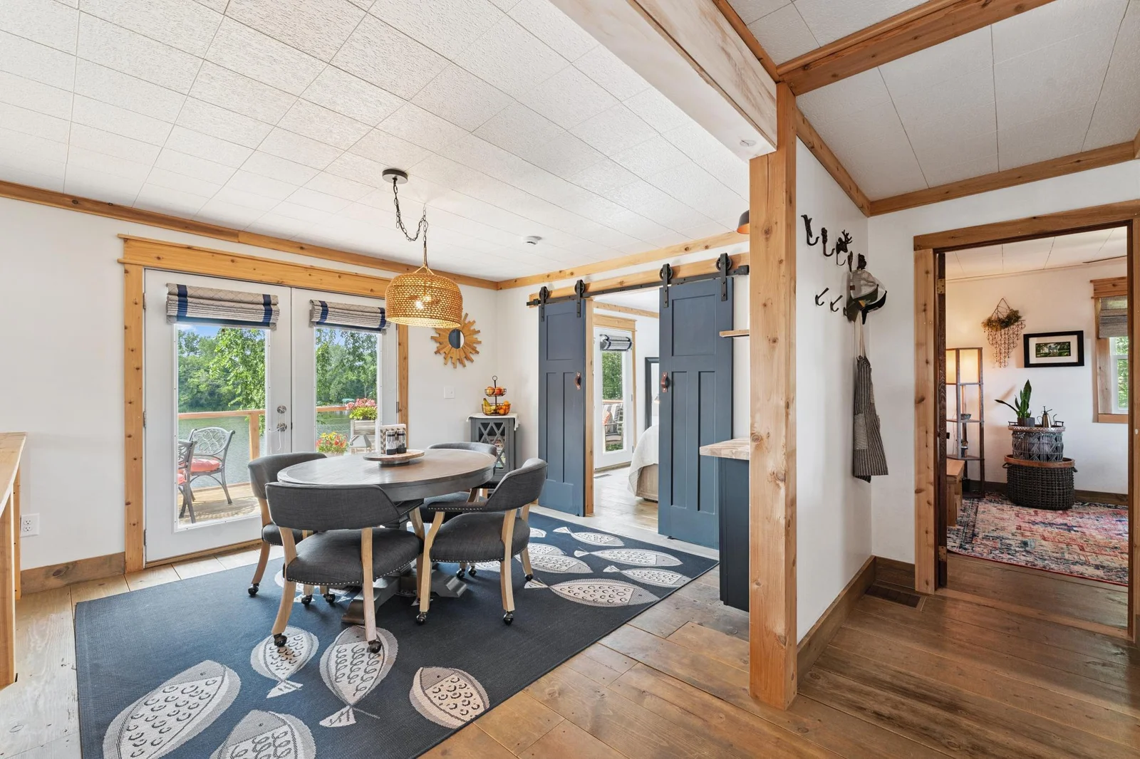 Delightful dinning space. Notice the barn doors