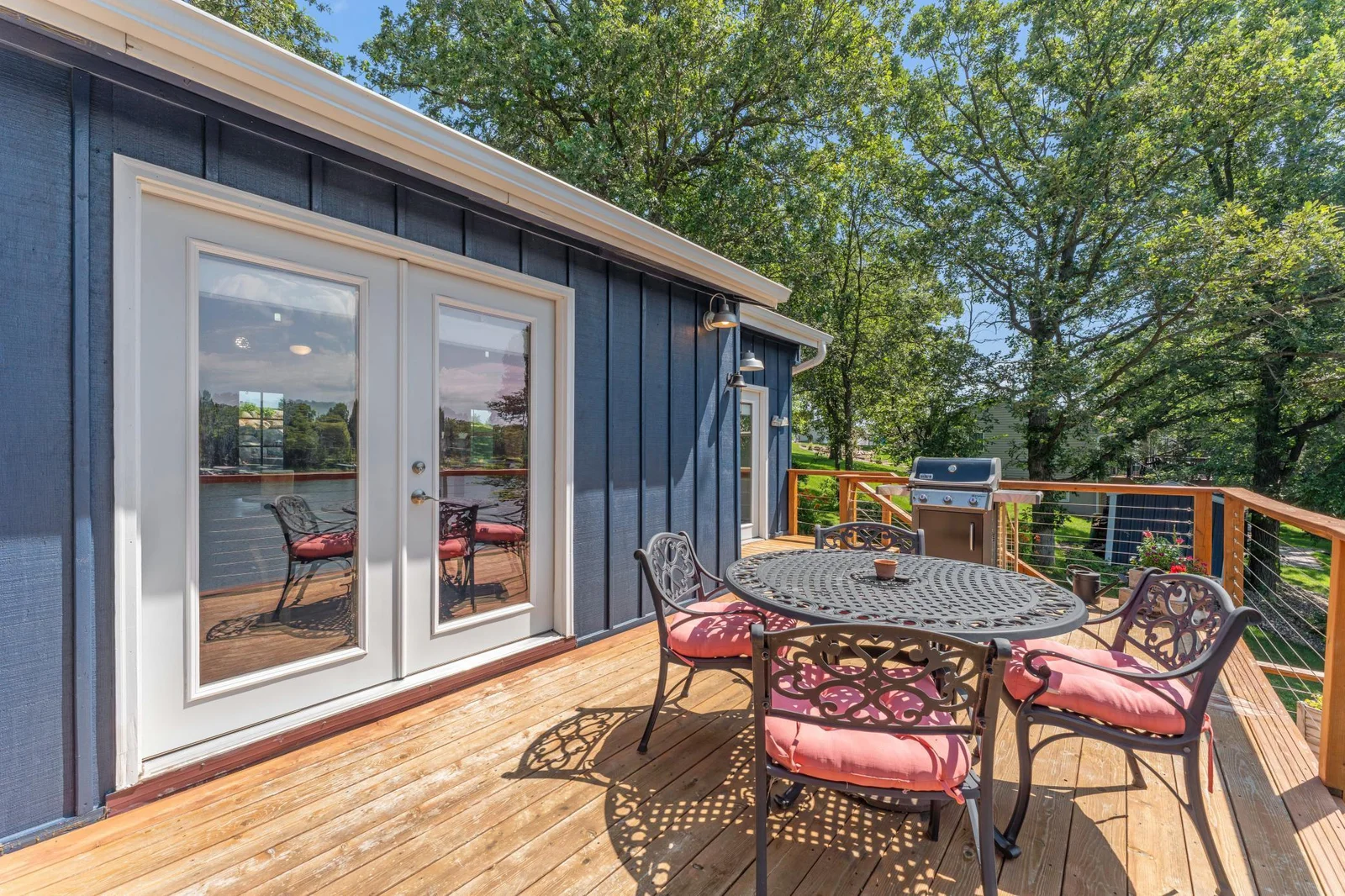 Lots of walkout patio door