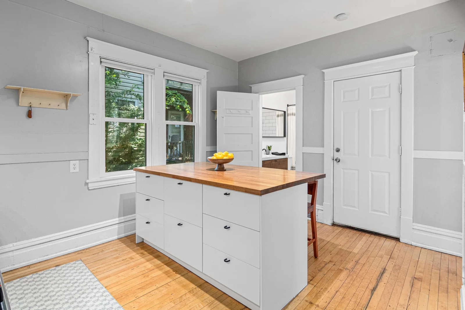 1066 N Woodbridge Street-13.jpg