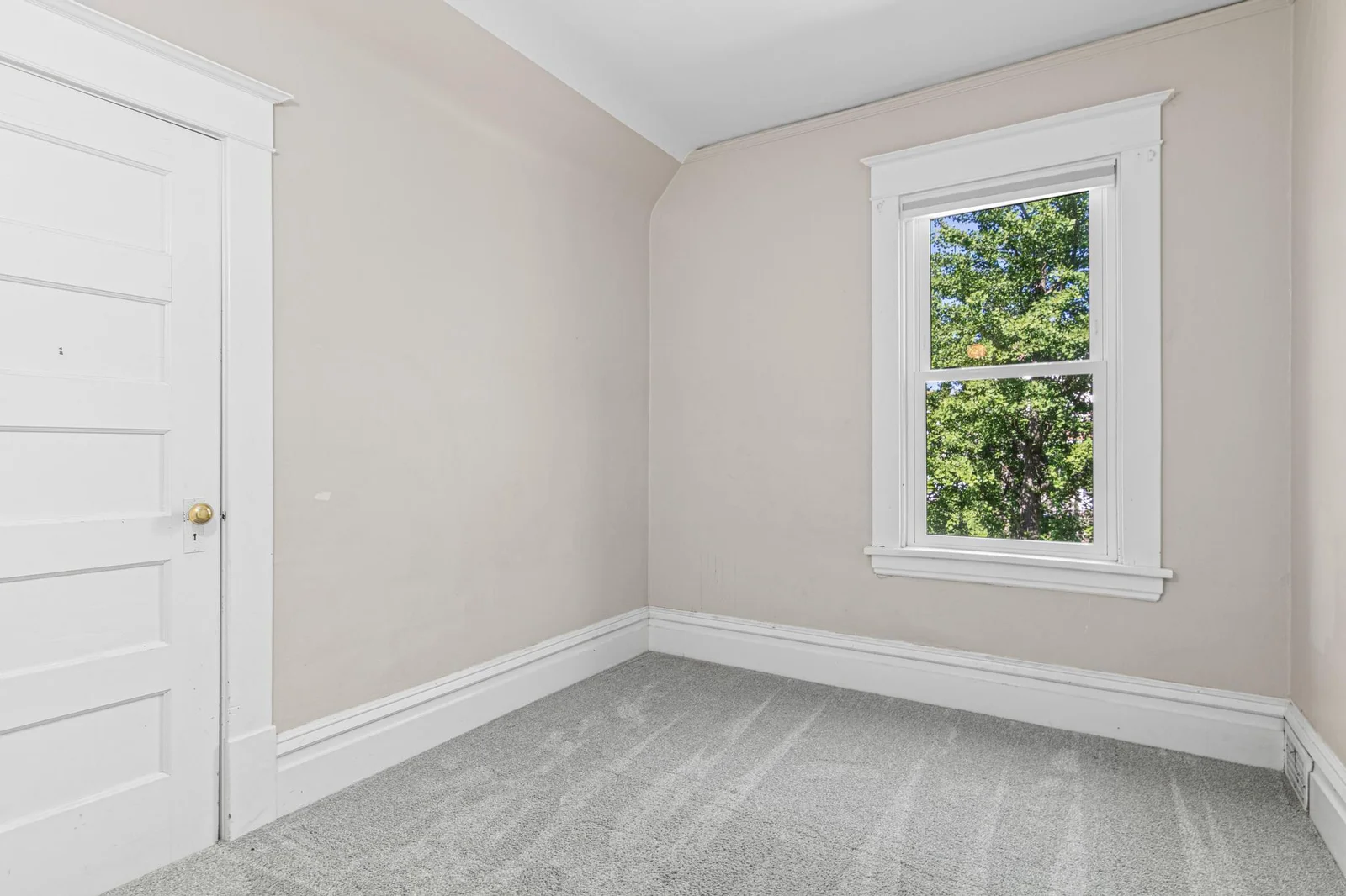 1066 N Woodbridge Street-26.jpg