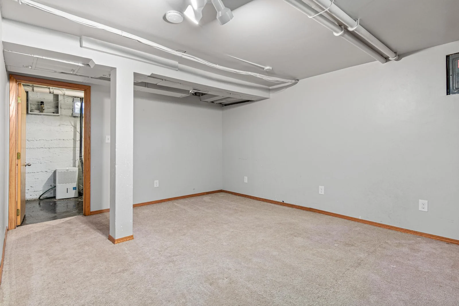 1066 N Woodbridge Street-19.jpg