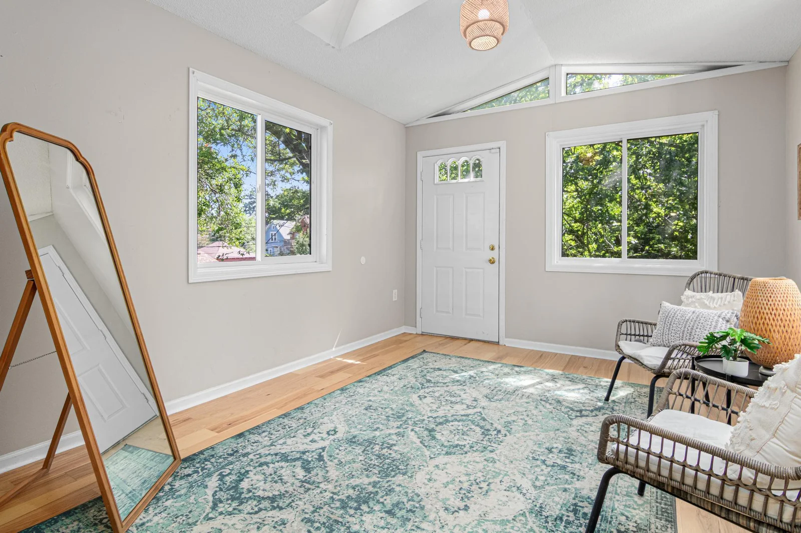 1066 N Woodbridge Street-14.jpg