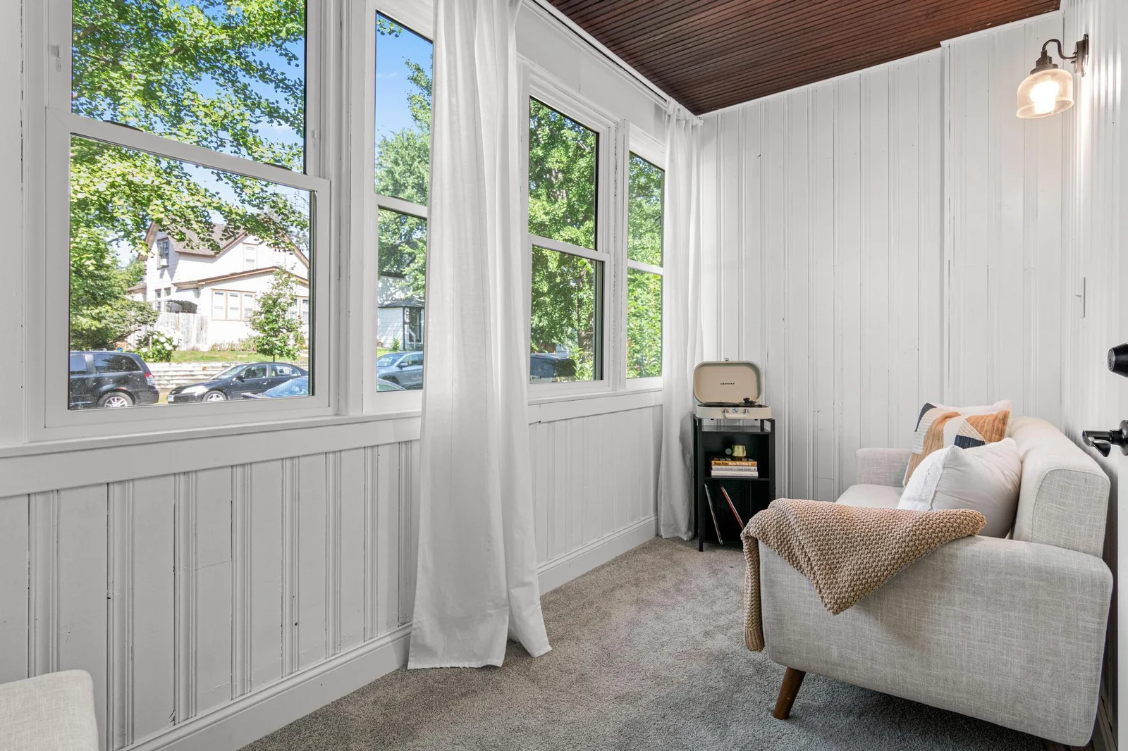 1066 N Woodbridge Street-8.jpg