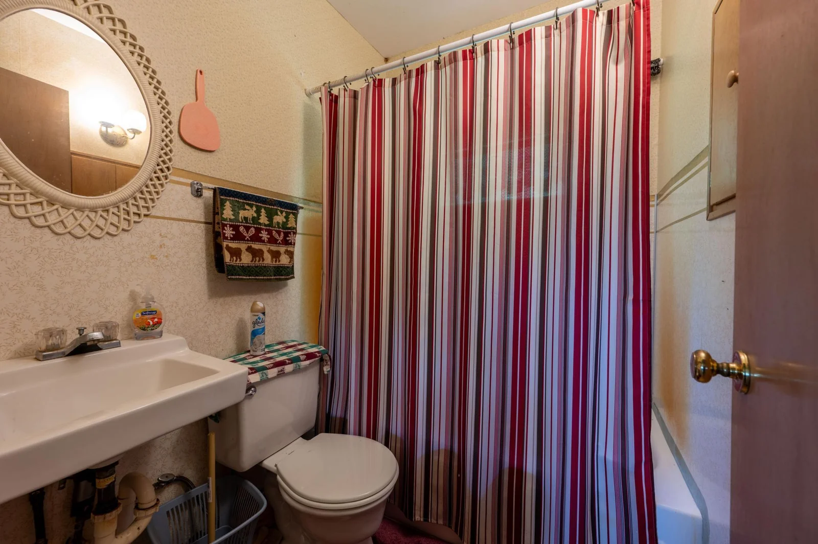 Full Bathroom