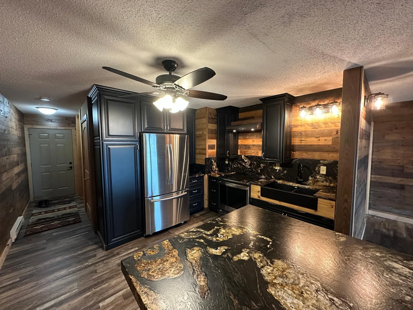 Quality appliances! Top Grade Brazilian Granite Countertop/table