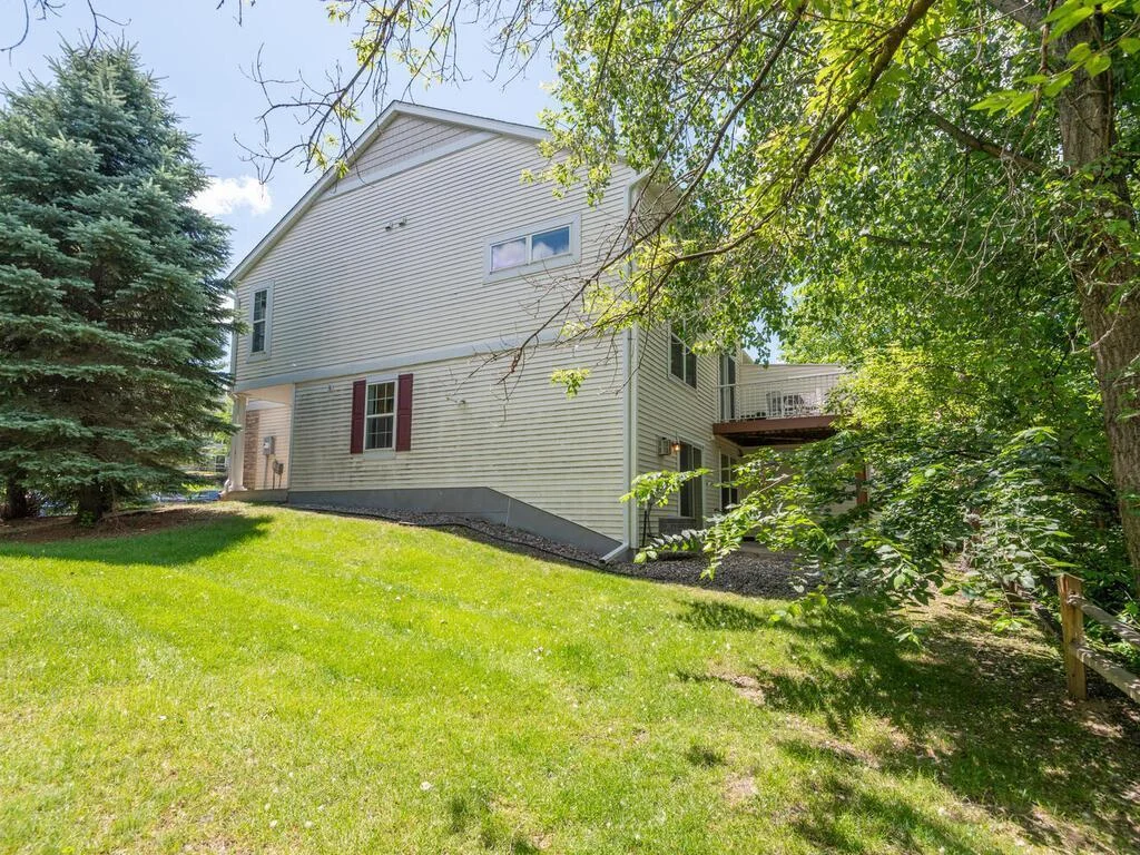 4892 Bluff Heights Trail SE Prior Lake MN 55372 USA-027-012-Bluff Heights Trail SEPrior Lake27-MLS_Size.jpg