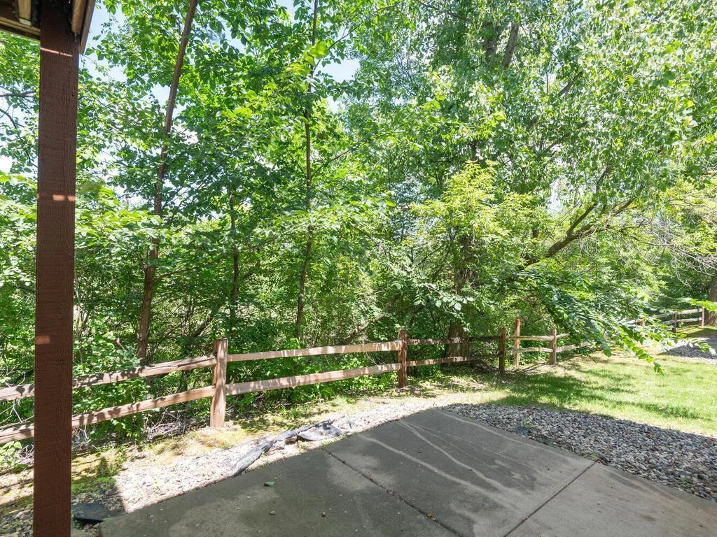 4892 Bluff Heights Trail SE Prior Lake MN 55372 USA-026-031-Bluff Heights Trail SEPrior Lake26-MLS_Size.jpg