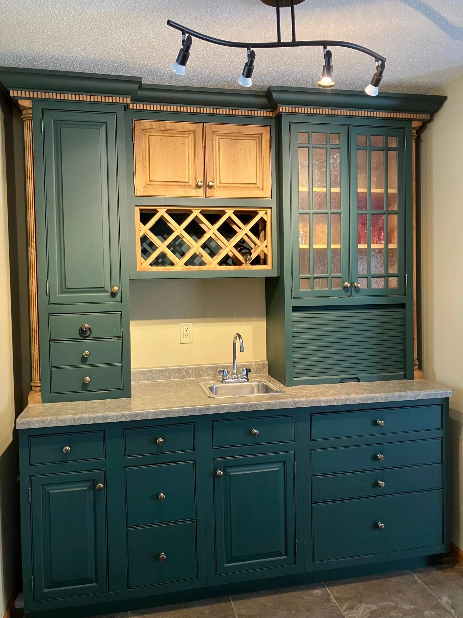 Buffet/wet bar