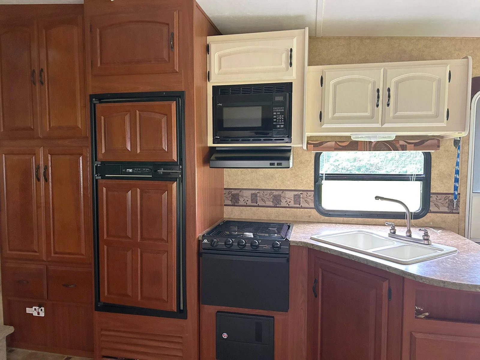 A closer look at the kitchen.