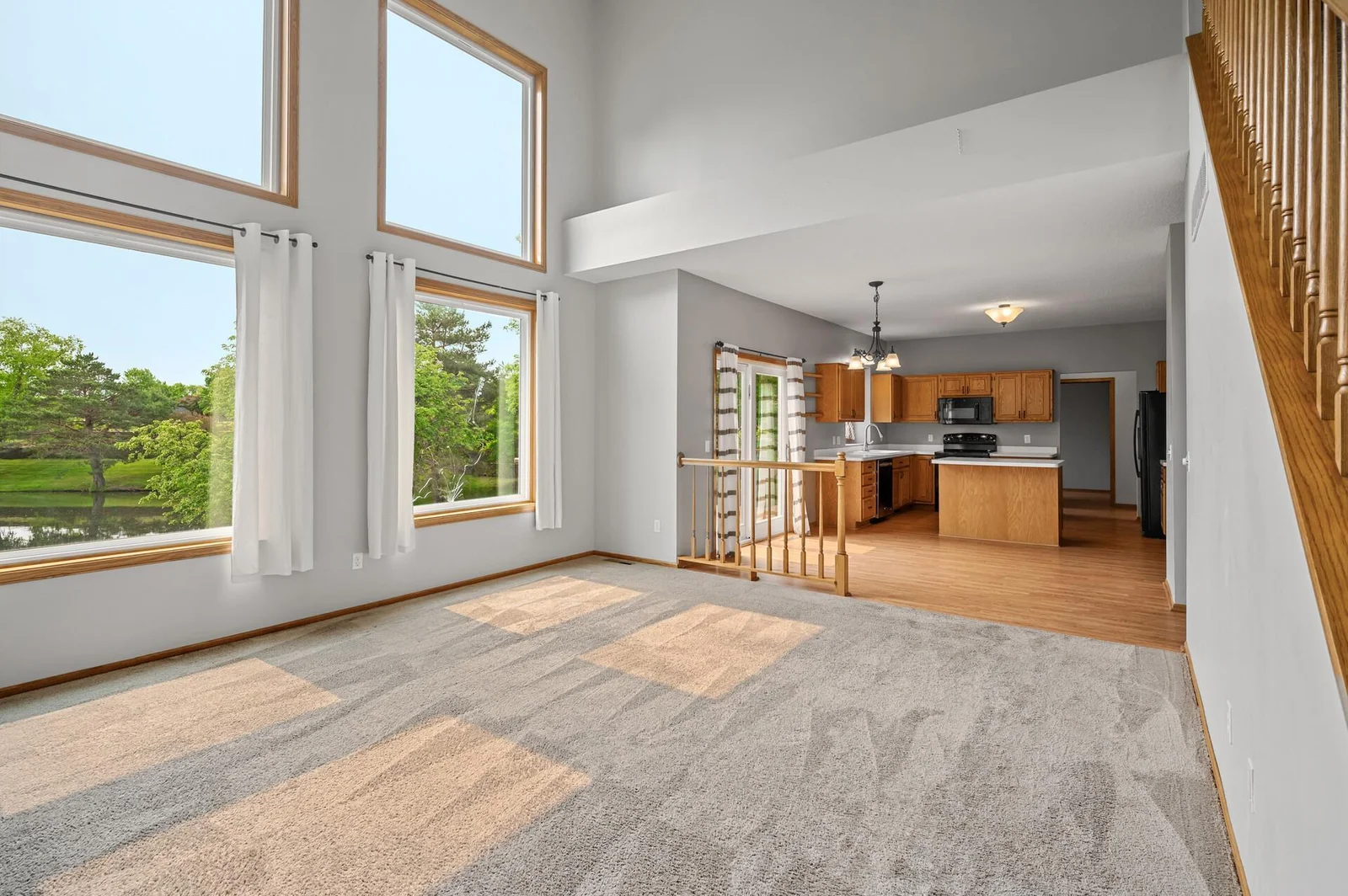 Enjoy the grand feeling of this space!