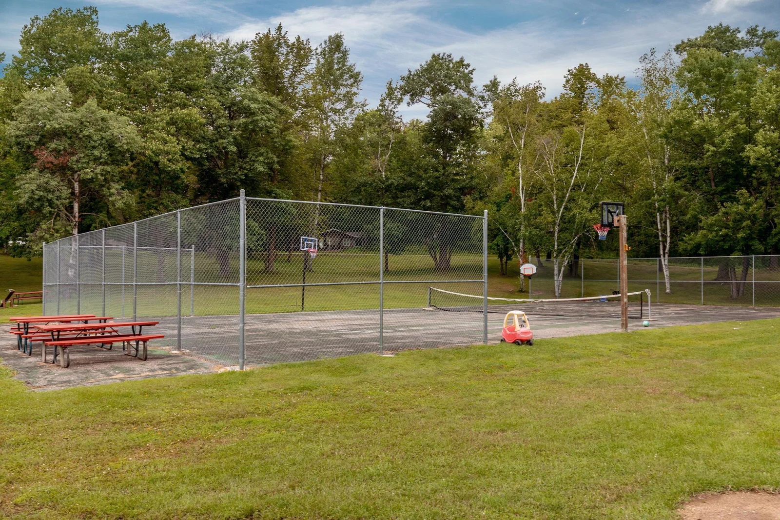 Association tennis courts