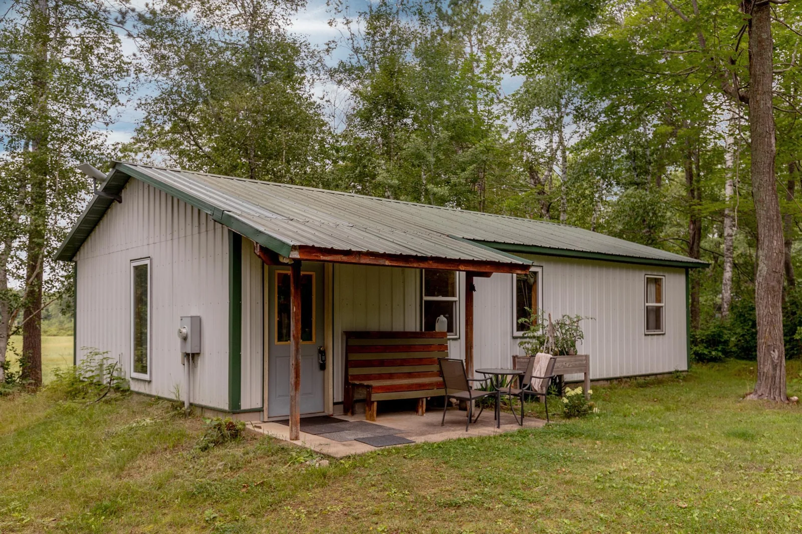 2 bedroom updated cabin with forced air heat