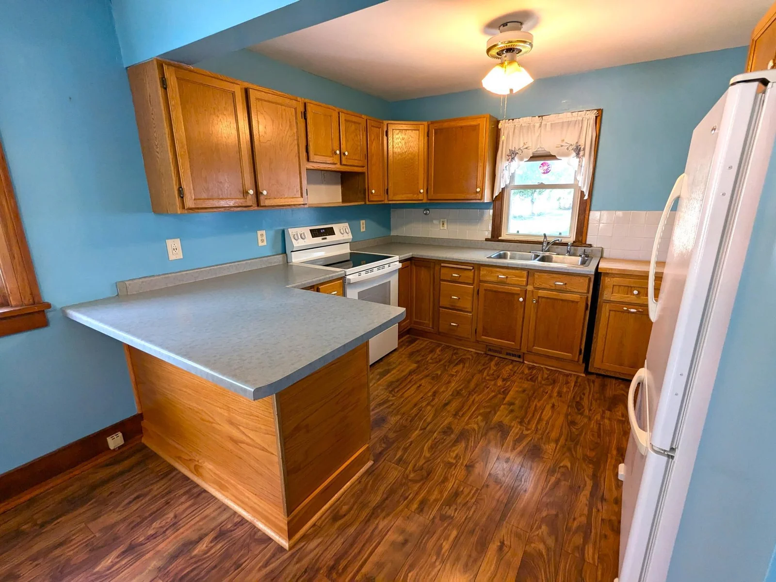 KITCHEN 1.jpg
