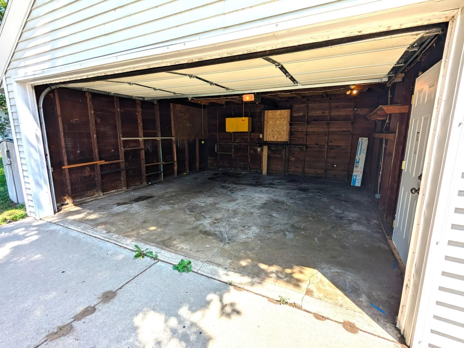 GARAGE 1.jpg