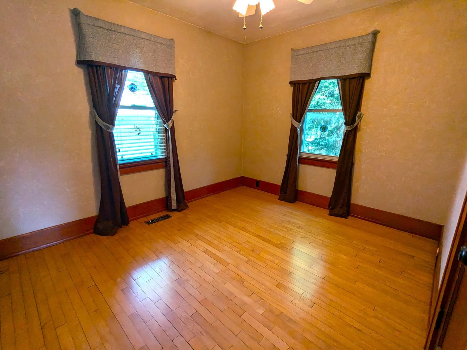 BEDROOM A 1.jpg