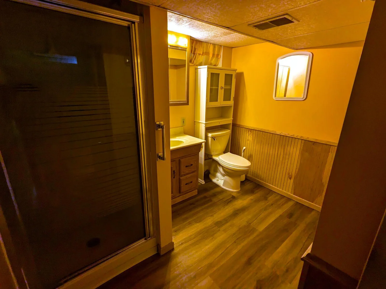 BATHROOM LOWER 1.jpg