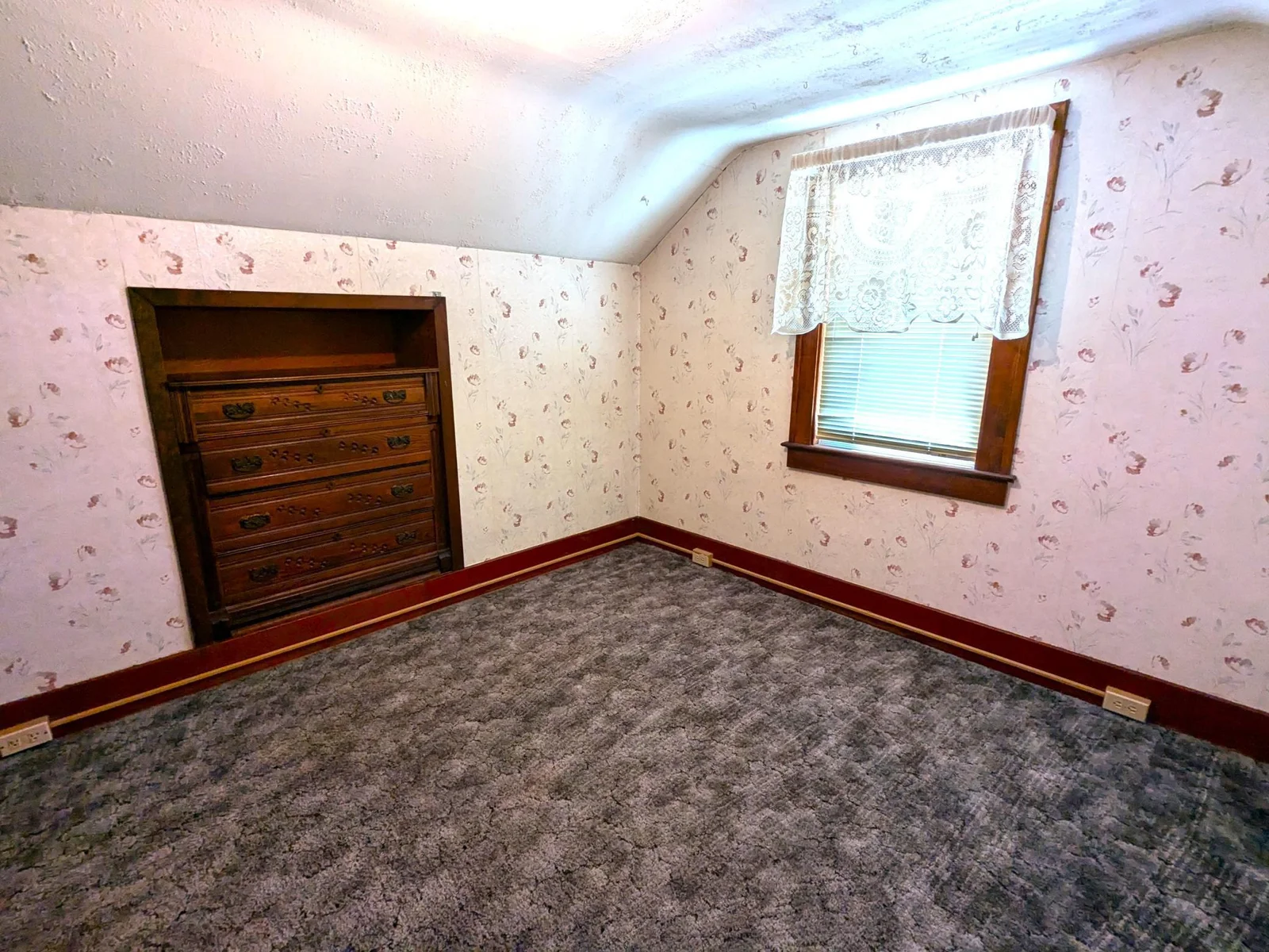 BEDROOM B 1.jpg
