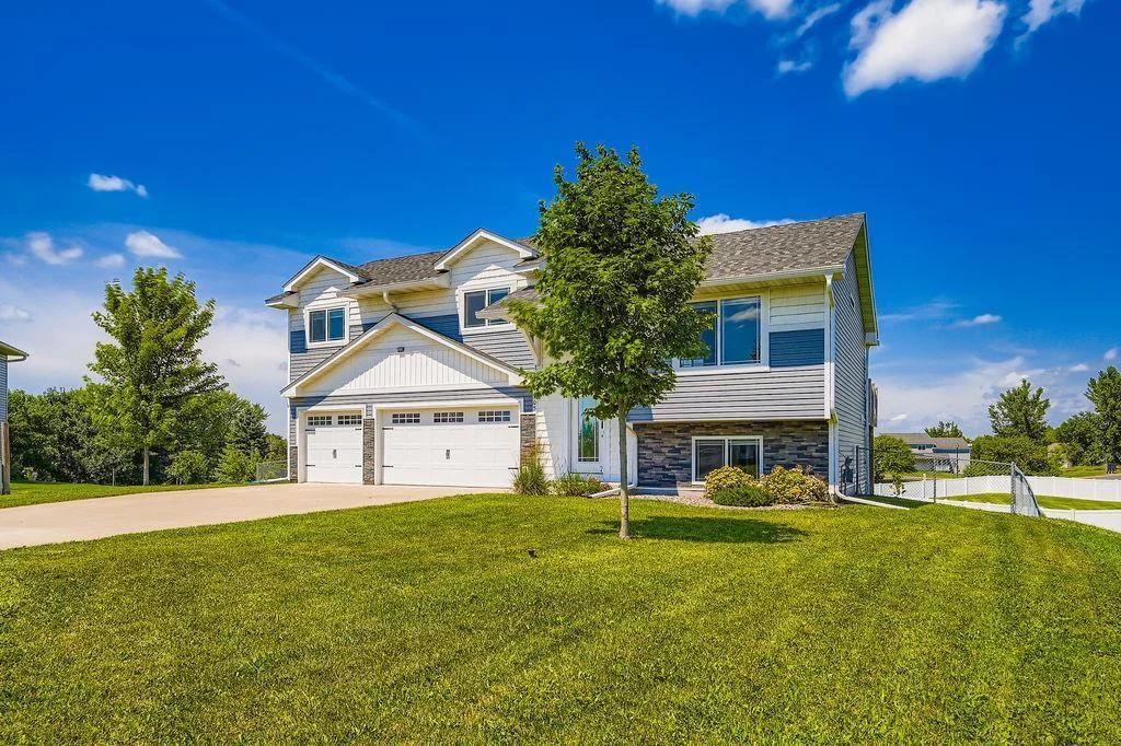 905 Burton Circle, Montrose