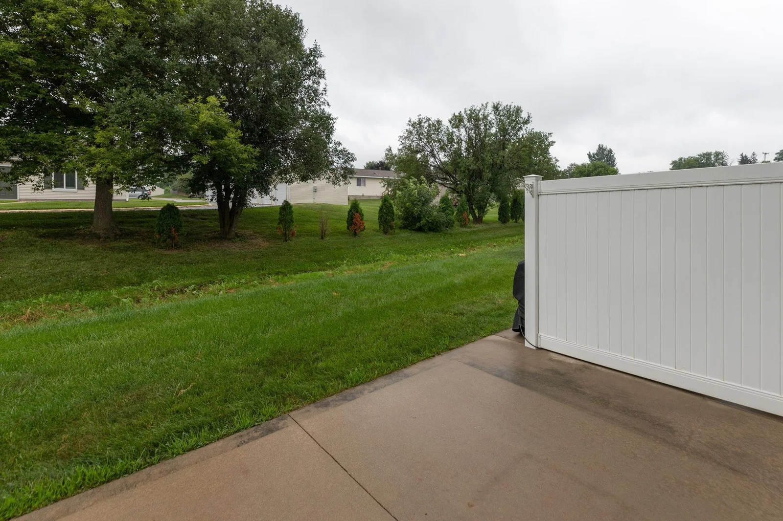 24-web-or-mls-24-Patio.jpg
