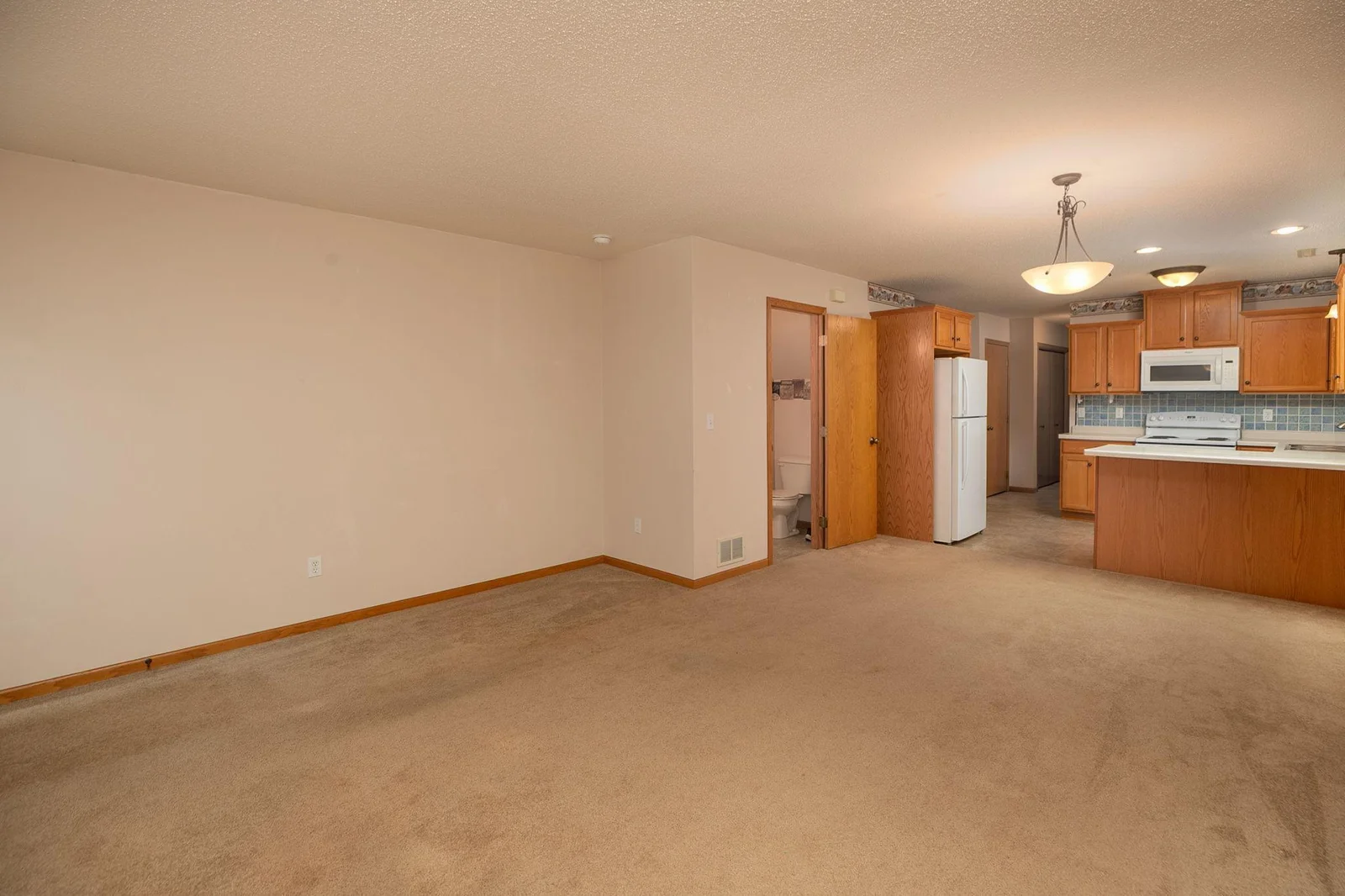 7-web-or-mls-07-Living Room.jpg