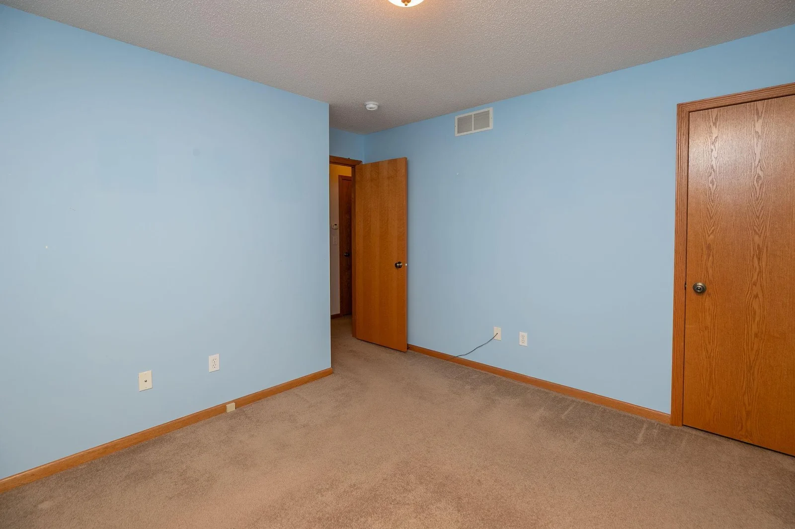 21-web-or-mls-21-Bedroom 2.jpg