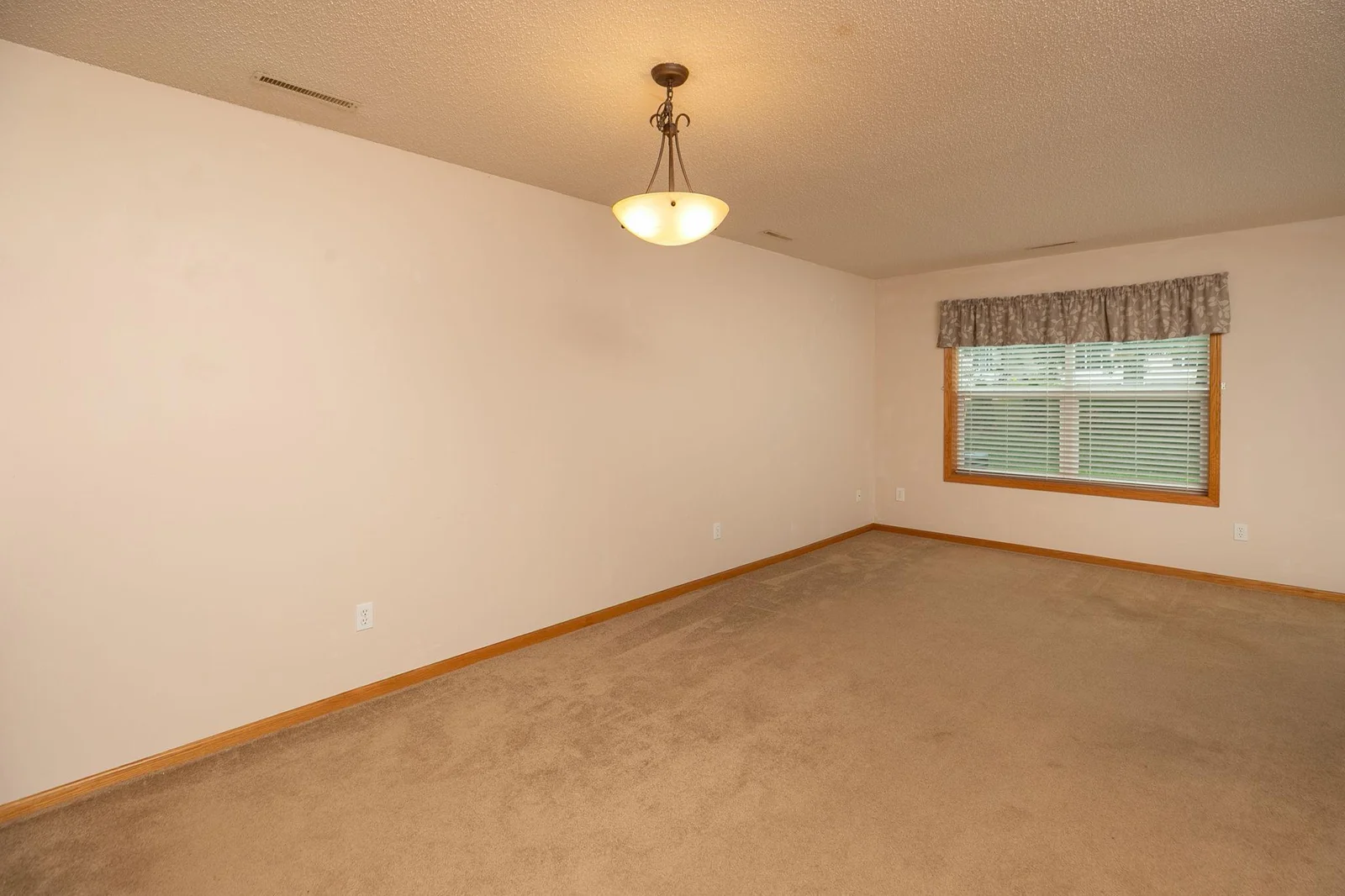 8-web-or-mls-08-Dining Room.jpg