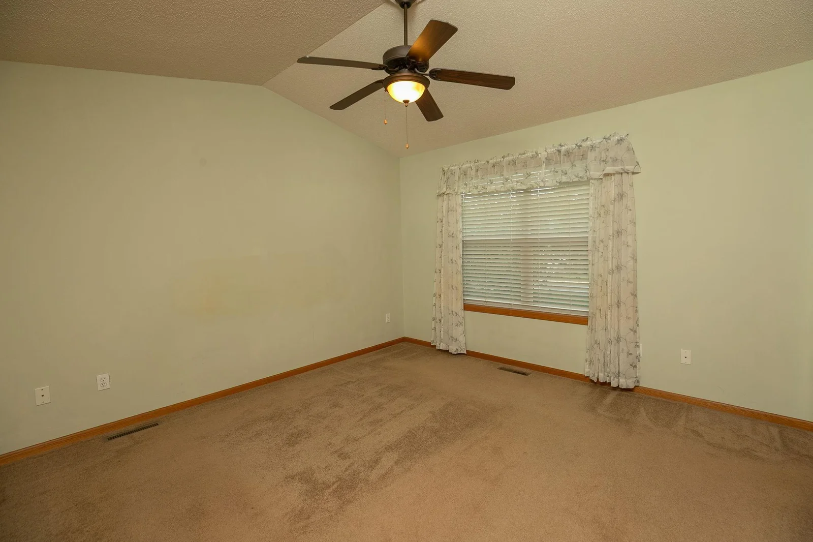 18-web-or-mls-18-Bedroom 1.jpg