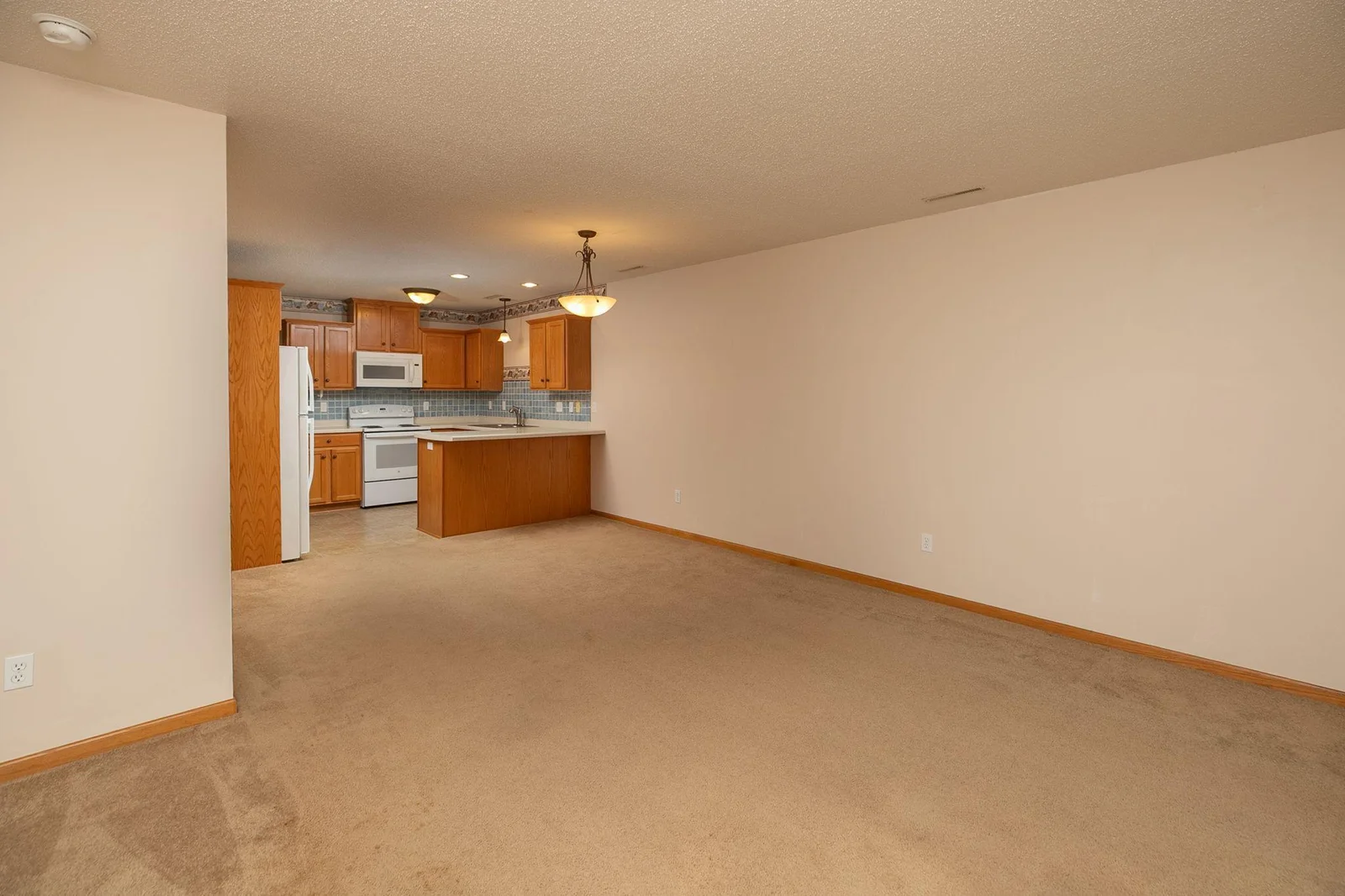 6-web-or-mls-06-Living Room.jpg
