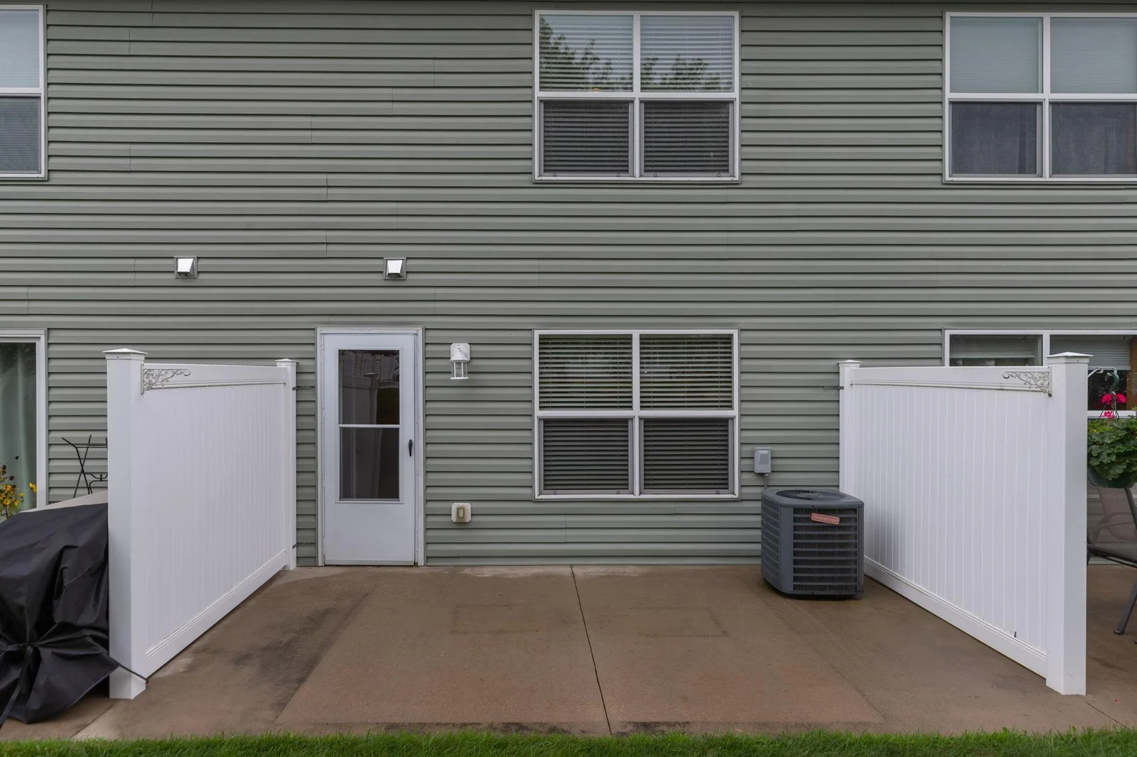 25-web-or-mls-25-Back View.jpg